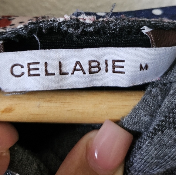 Cellabie Women's Gray cardigan size M - Picture 6 of 13